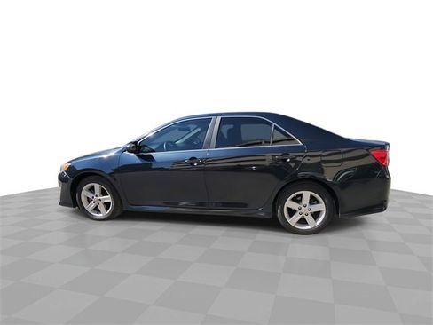 Used 2014 Toyota Camry SE image 6