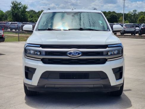 Used 2023 Ford Expedition XLT RWD image 2