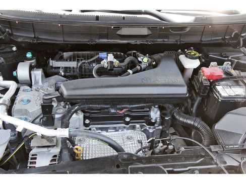 Used 2017 Nissan Rogue SV w/ SV Premium Package image 37