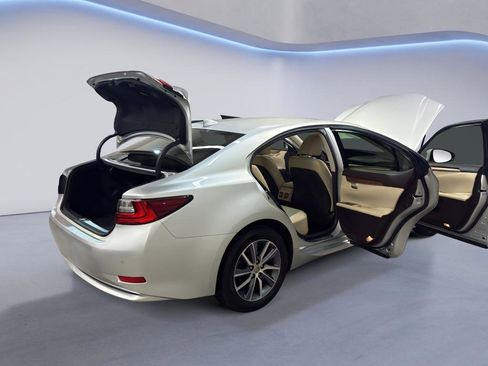 Used 2016 Lexus ES 300h image 12