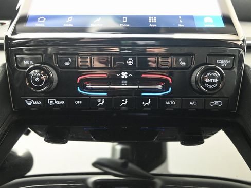 Used 2023 Jeep Grand Cherokee Limited image 30