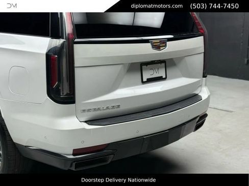 Used 2022 Cadillac Escalade Sport w/ Touring Package AWD/4WD image 16