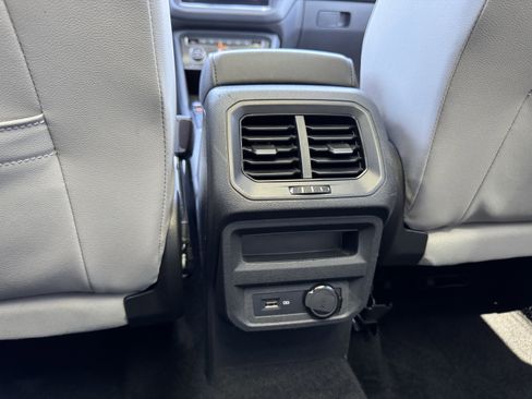 Used 2020 Volkswagen Tiguan SEL image 35