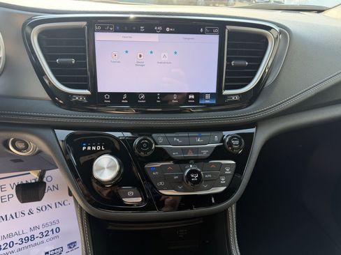 New 2027 Chrysler Pacifica Limited AWD/4WD image 15