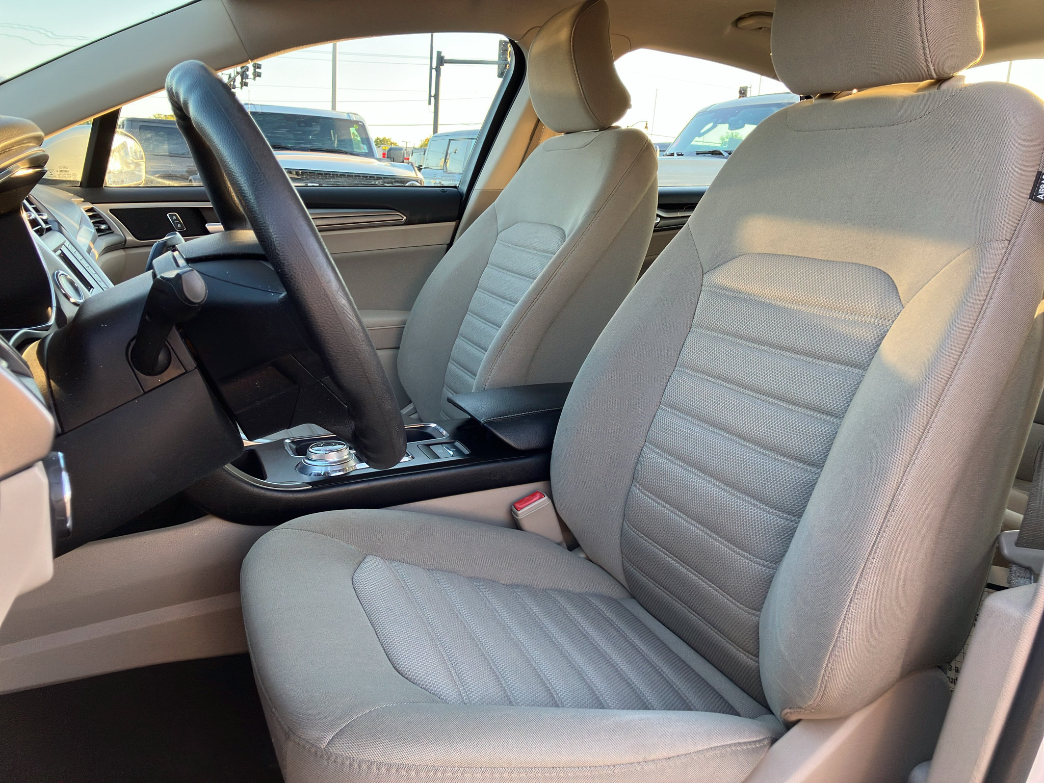 Used 2018 Ford Fusion SE FWD image 26