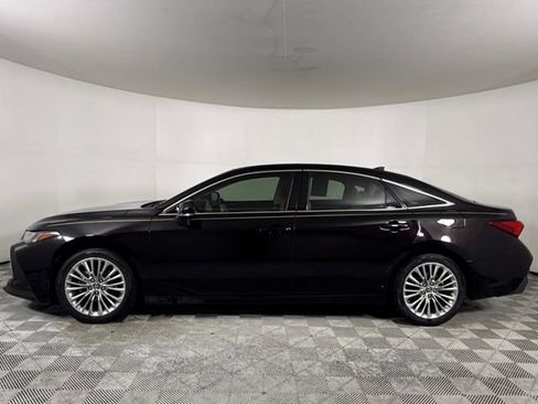 Used 2019 Toyota Avalon Limited FWD image 3