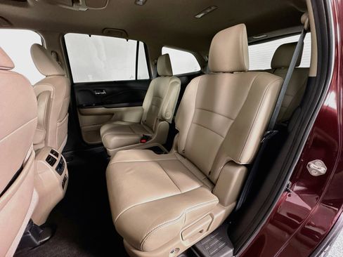 Certified 2019 Honda Pilot Touring image 25