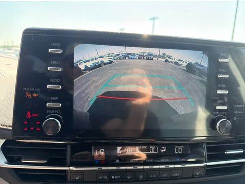 Used 2024 Toyota Sienna XSE FWD image 19