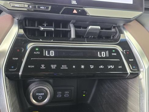Used 2023 Toyota Venza Limited AWD/4WD image 23