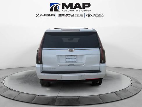 Used 2016 Cadillac Escalade ESV Premium image 4