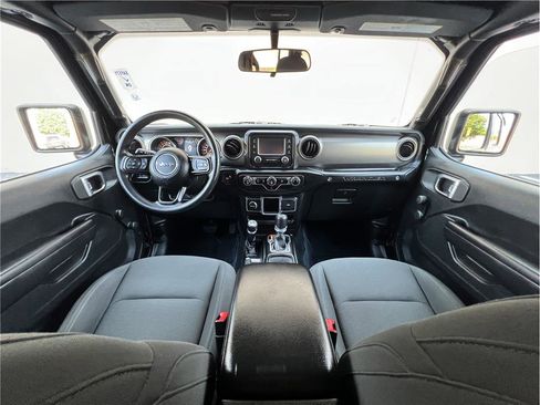 Used 2018 Jeep Wrangler Unlimited Sport image 27