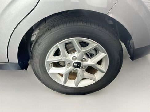 Used 2025 Kia Soul LX w/ LX Technology Package FWD image 11