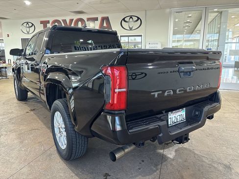 Used 2025 Toyota Tacoma SR5 AWD/4WD image 8