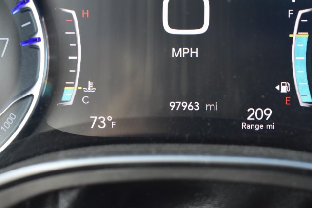 Used 2019 Chrysler Pacifica Limited w/ Tire & Wheel Group FWD image 16
