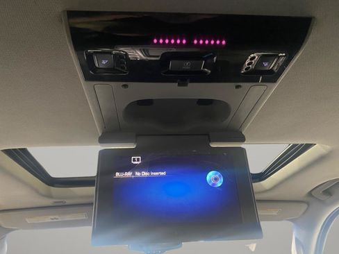 Used 2015 Cadillac Escalade Premium AWD/4WD image 19