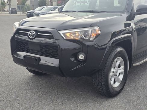 Used 2022 Toyota 4Runner SR5 Premium image 10
