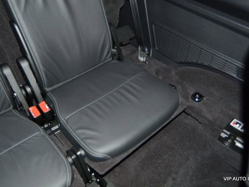 Used 2016 Land Rover LR4 HSE LUX image 32