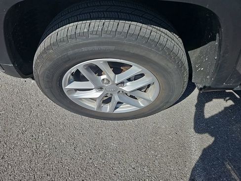 Used 2023 Jeep Grand Cherokee L Laredo w/ Luxury Tech Group I image 13