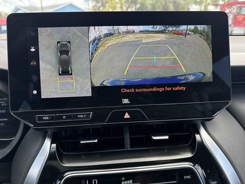 Used 2024 Toyota Venza Limited image 27