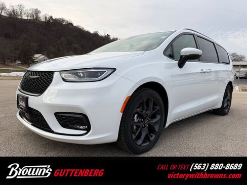 Used 2023 Chrysler Pacifica Touring-L w/ S Appearance Package image 1