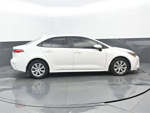 Used 2025 Toyota Corolla LE image 2