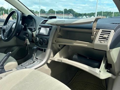 Used 2013 Toyota Corolla LE FWD image 18