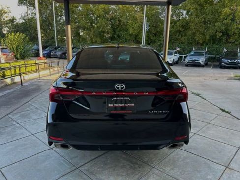 Used 2020 Toyota Avalon Limited image 3