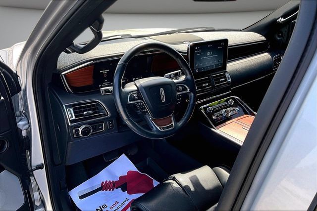 Used 2019 Lincoln Navigator Reserve AWD/4WD image 17