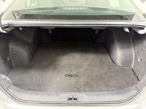 Used 2025 Nissan Altima 2.5 SV FWD image 16
