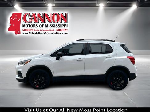 Used 2022 Chevrolet Trax LT w/ Redline Edition image 2