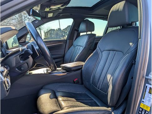 Used 2023 BMW M550i xDrive w/ Executive Package image 15
