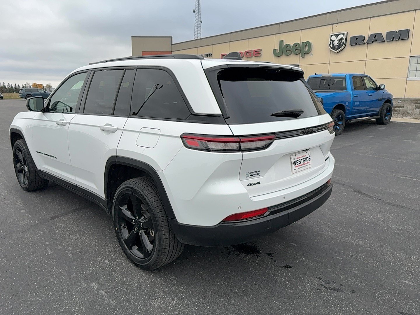 Used 2023 Jeep Grand Cherokee Limited w/ Luxury Tech Group II AWD/4WD image 7
