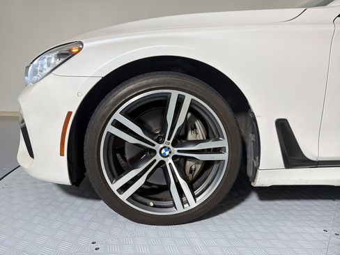 Used 2019 BMW 750i w/ Executive Package RWD image 7