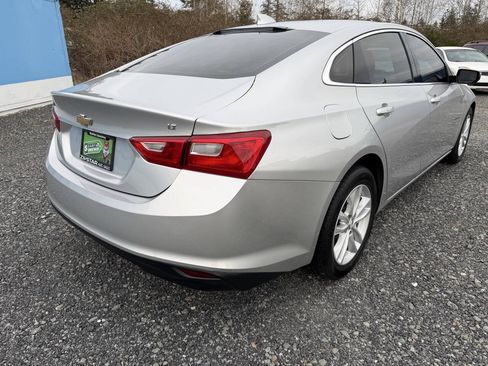 Used 2017 Chevrolet Malibu LT FWD image 3