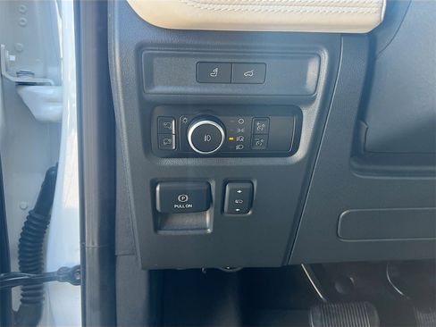 Used 2023 Ford Expedition Platinum image 10