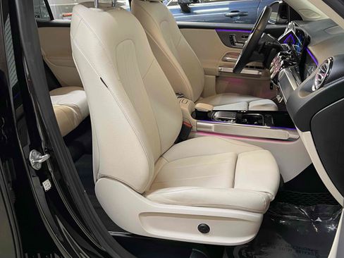 Used 2020 Mercedes-Benz GLB 250 image 37