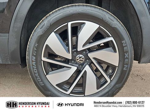 Used 2024 Volkswagen Atlas SE FWD image 13