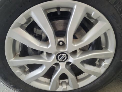 Used 2017 Nissan Rogue SV w/ SV Premium Package FWD image 31