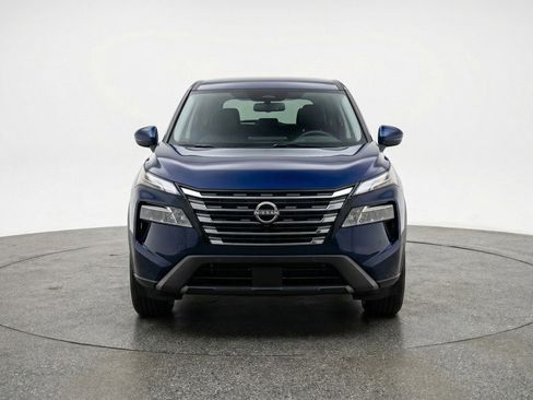 Used 2025 Nissan Rogue SV image 2