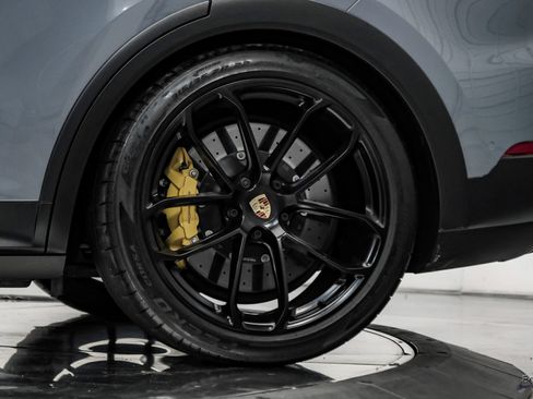 Used 2024 Porsche Cayenne Turbo GT AWD/4WD image 92