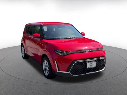 Used 2025 Kia Soul LX w/ LX Technology Package FWD image 3