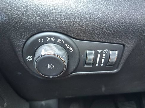 Used 2024 Jeep Compass Trailhawk AWD/4WD image 15