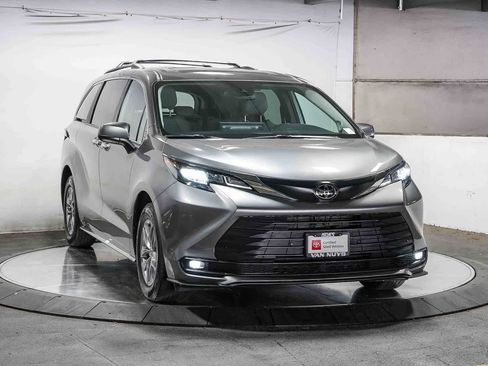 Certified 2026 Toyota Sienna XLE FWD image 3