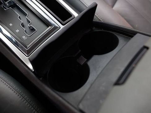 Used 2005 Chrysler 300 C w/ Protection Group II image 40