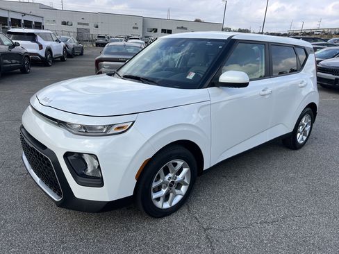 Used 2022 Kia Soul S image 3