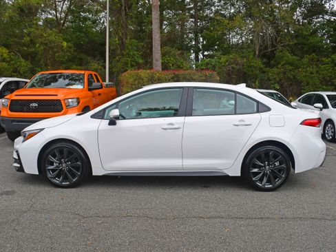 Used 2025 Toyota Corolla SE image 2
