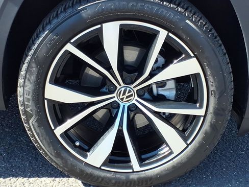 Certified 2025 Volkswagen Atlas Cross Sport SEL Premium R-Line image 9