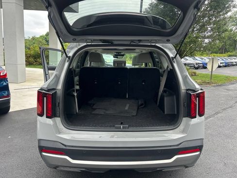 Certified 2024 Kia Sorento S w/ Panoramic Sunroof Package AWD/4WD image 11