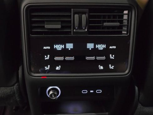 Certified 2026 Porsche Cayenne AWD/4WD image 20