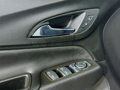 Used 2021 Chevrolet Equinox LT AWD/4WD image 17